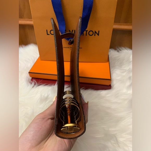 Sold✨LV MONOGRAM AGENDA MM ✨
Perfect for upcoming 2️⃣0️⃣2️⃣5️⃣😍🌷 - Picture 8 of 16